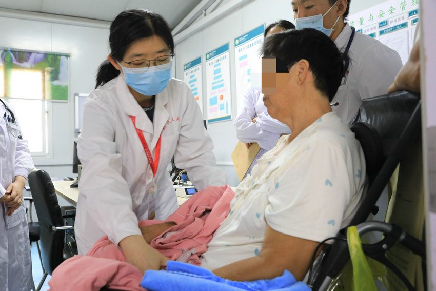 康复医学科乐琳_副本.JPG 康复医学科乐琳_副本.JPG